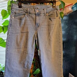Levis Capris